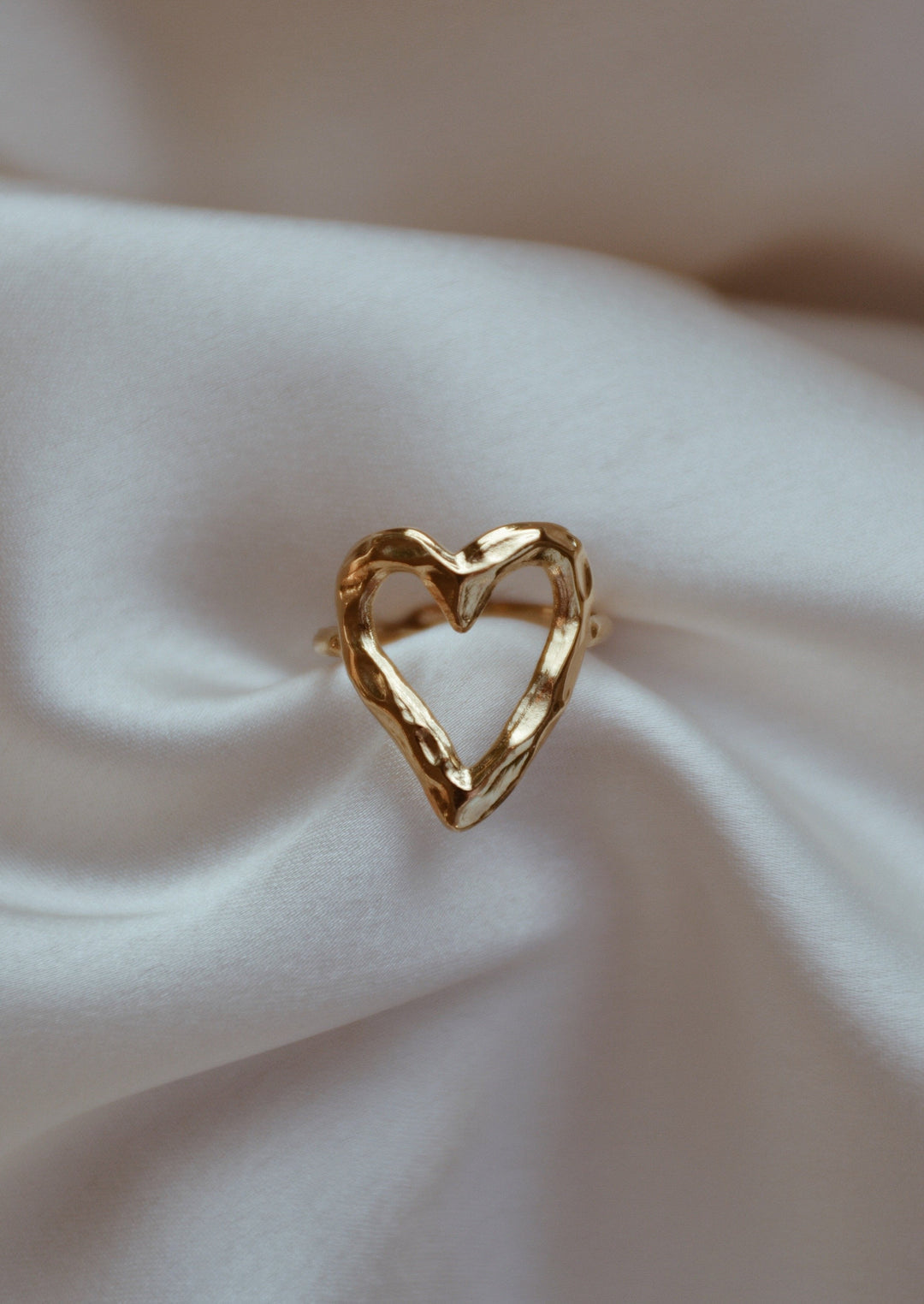 AMOUR ring
